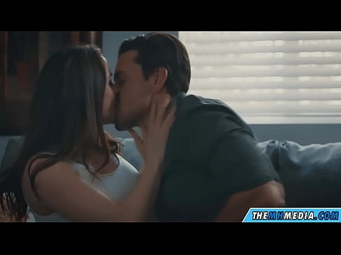 ❤️ Feusuaiga alofa ma se tina busty lelei Pono fa'afafine ❤